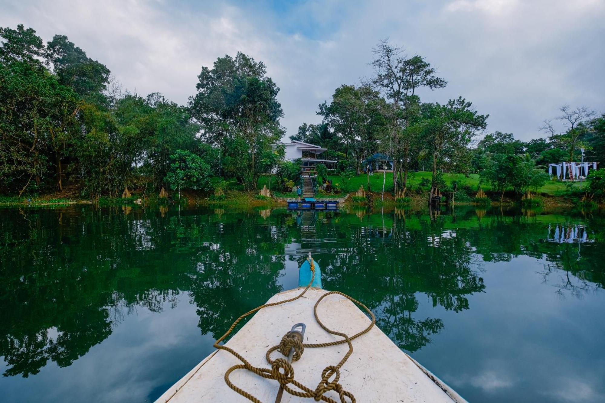 Almost Heaven Lake Resort By Cocotel Cavinti Екстериор снимка